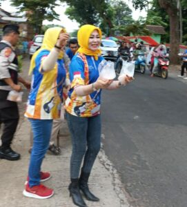 Polresta Banyuwangi Bersama DPC.PAMMI Berbagi Kebahagiaan Dengan Membagikan Takjil