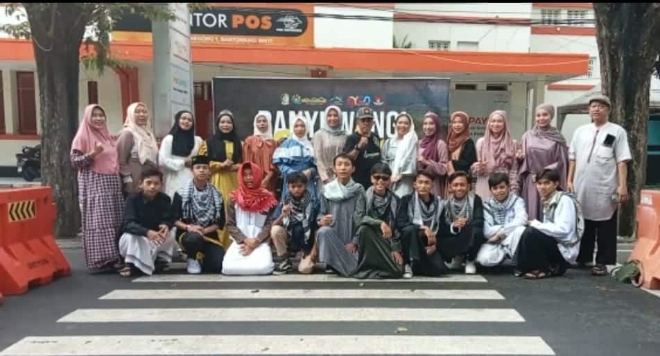 Ajang Banyuwangi Creative Space 2023, SMP Negeri 3 Rogojampi Tampilkan Puluhan Murid di Fashion On The Street.