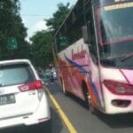 Banyak Truk dan Bus Menerobos Larangan Masuk Kota, Warga Mengeluh Macet