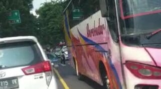 Banyak Truk dan Bus Menerobos Larangan Masuk Kota, Warga Mengeluh Macet di Banyuwangi