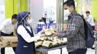 Ribuan Paket Takjil di Bagikan Oleh KAI Daop 1 Jakarta, Untuk Tingkatkan Layanan Di Masa Angkutan Lebaran 2023