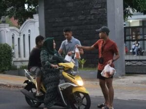 ABTI Banyuwangi bersama Tim SMAN 1 Giri, Gelar Baksos di Akhir Ramadhan 1444 H
