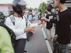berbagi takjil SMK Muhammadiyah Rogojampi