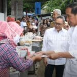Presiden Joko Widodo Bersama Menteri Perdagangan Tinjau Harga Kebutuhan Pokok Jelang Lebaran