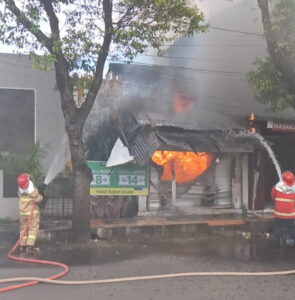 Dinas Damkar Banyuwangi Mencatat, Ada 22 kebakaran yang terjadi sejak Januari - April 2023 Penanganan Damkar Banyuwangi