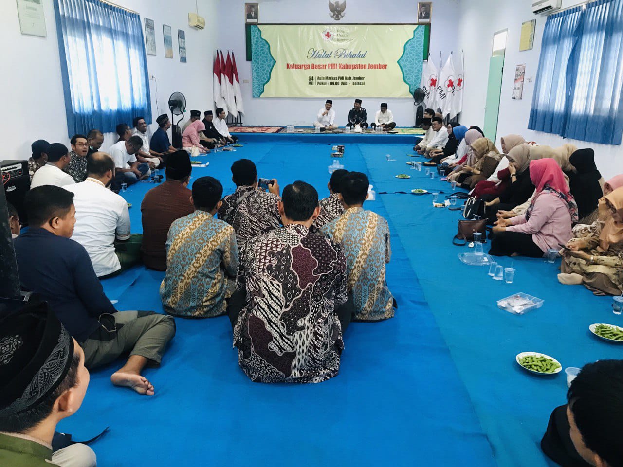 Halal Bihalal, Pengurus, Pegawai dan Relawan PMI Saling Maaf Memaafkan halal bihalal pmi jember
