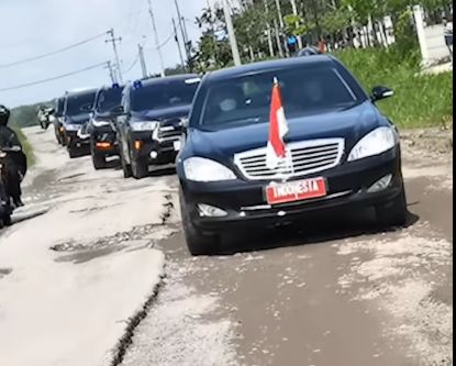 Jalan rusak di Lampung yang dilalui Presiden Jokowi