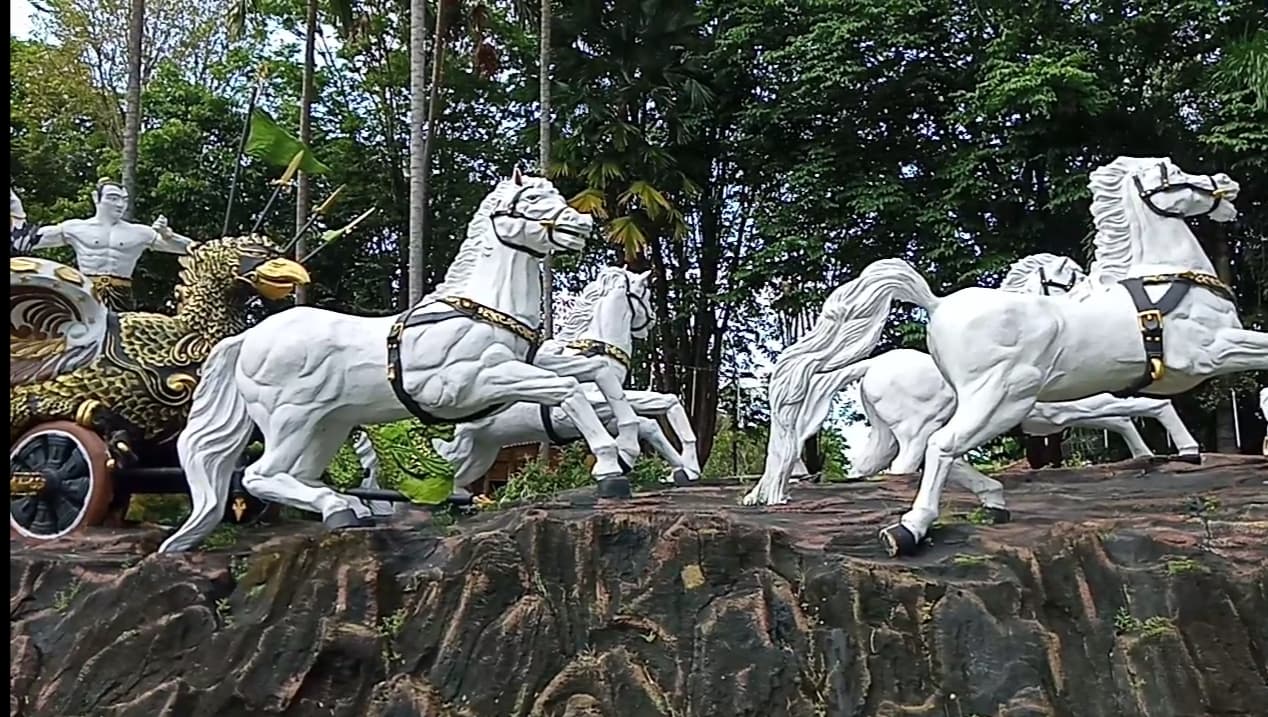 patung kuda, taman tirta wangi