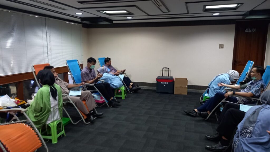 Donor Darah PMI di Bank Indonesia wilayah Jember