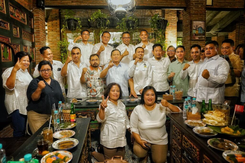 Beredar Foto: Relawan Gibran & Jokowi Dukung Prabowo Subianto Sebagai Calon Presiden 2024