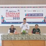 Komunitas Lentera Sastra, Mengawali Acara Bedah Buku Pada BanyuwangiFestival Sepekan Literasi 2023