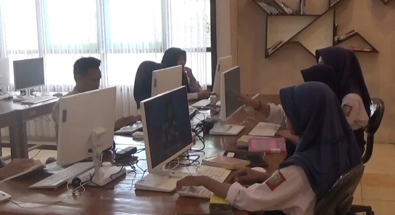 Tingkatkan Kemampuan Berliterasi, SMPN 3 Banyuwangi Berkunjung ke Perpusda Tingkatkan Kemampuan Berliterasi, SMPN 3 Banyuwangi Berkunjung ke Perpusda