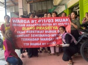 Pengelola Ruko Dan Pedagang Di Pluit, Jakarta Utara Tolak Pembongkaran Ruko Yang Mencaplok Bahu Jalan