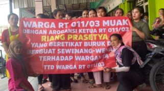Pengelola Ruko Dan Pedagang Di Pluit, Jakarta Utara Tolak Pembongkaran Ruko Yang Mencaplok Bahu Jalan