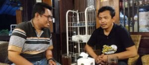 Diskusi Kecil M HUSEN (Penulis Buku dan Opini)& Syafaat (Ketua Lentera Sastra Banyuwangi)