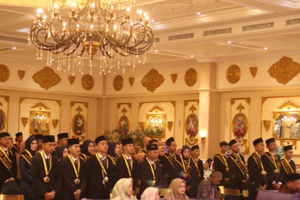 Wisudawan SMK NU Manbaul Falah di hotel Aston