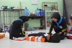 Asah kemampuan Pertolongan pertama PMR Madya