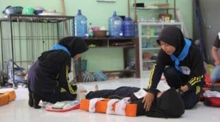 Asah kemampuan Pertolongan pertama PMR Madya