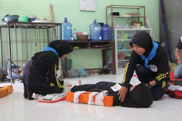 Asah kemampuan Pertolongan pertama PMR Madya