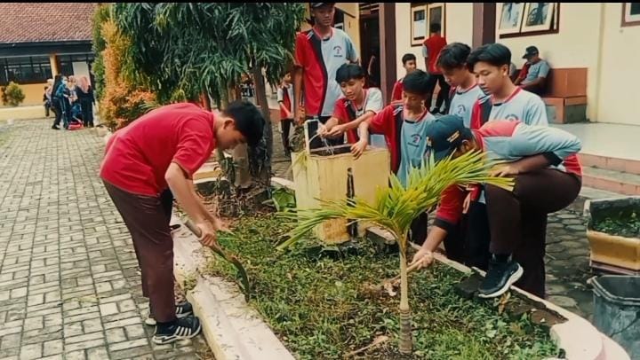 Kegiatan tanam pohon, SMPN 2 Rogojampi