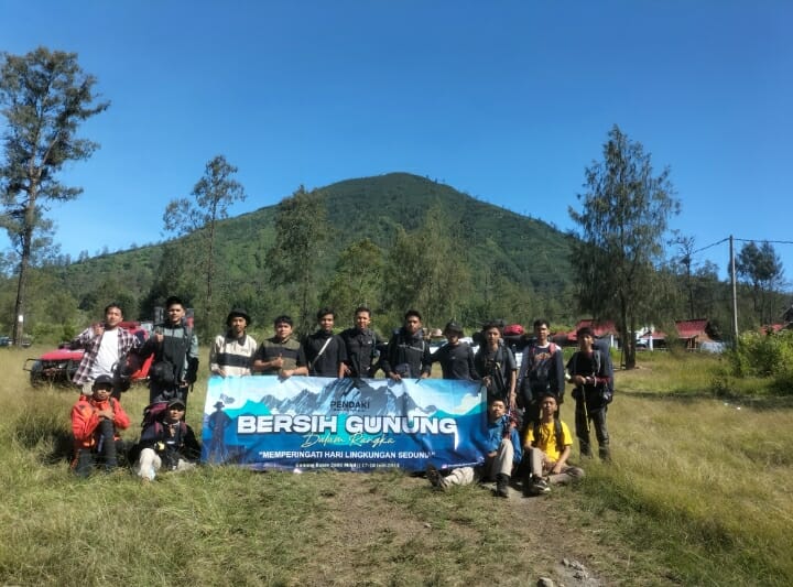 Hari Lingkungan Hidup Sedunia 2023, Komunitas Pendaki Banyuwangi Lakukan "Bersih Gunung Hari Lingkungan Hidup Sedunia 2023, Komunitas Pendaki Banyuwangi Lakukan "Bersih Gunung