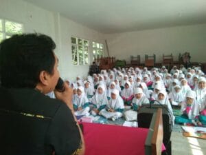Pelatihan Literasi Menulis di MI Darun Najah II Banyuwangi