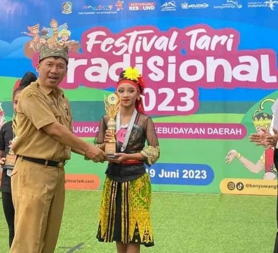 Tari Ciblungan dari Rogojampi, Raih Juara 1 Dalam Festival Tari Tradisional Tingkat SD Se-Kabupaten Banyuwangi Tari Ciblungan dari Rogojampi, Raih Juara 1 Dalam Festival Tari Tradisional Tingkat SD Se-Kabupaten Banyuwangi