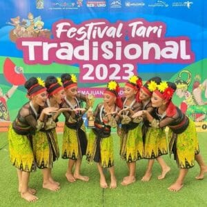 Tari Ciblungan dari Rogojampi, Raih Juara 1 Dalam Festival Tari Tradisional Tingkat SD Se-Kabupaten Banyuwangi di Banyuwangi