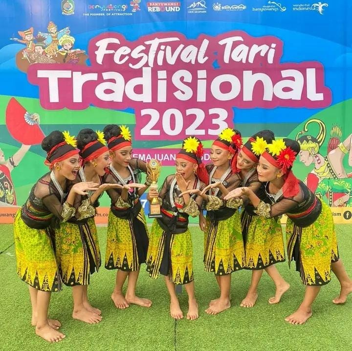 Tari Ciblungan dari Rogojampi, Raih Juara 1 Dalam Festival Tari Tradisional Tingkat SD Se-Kabupaten Banyuwangi Tari Ciblungan dari Rogojampi, Raih Juara 1 Dalam Festival Tari Tradisional Tingkat SD Se-Kabupaten Banyuwangi