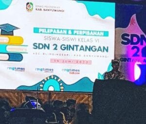 Pelepasan Siswa Kelas 6 SDN 2 Gintangan, Halaman Sekolah Disulap Jadi Panggung Spektakuler di Banyuwangi