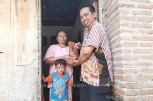 SMPN 2 Rogojampi Berikan Bansos Untuk Pencegahan Stunting Bagi Keluarga Di Lingkungan Sekitar Sekolah di Banyuwangi