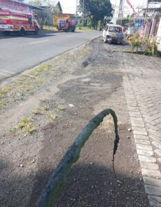 Mobil Terbakar di Sraten, Banyuwangi: Kabel Internet Terbakar, Warga Sraten Tanpa Koneksi Internet di Banyuwangi