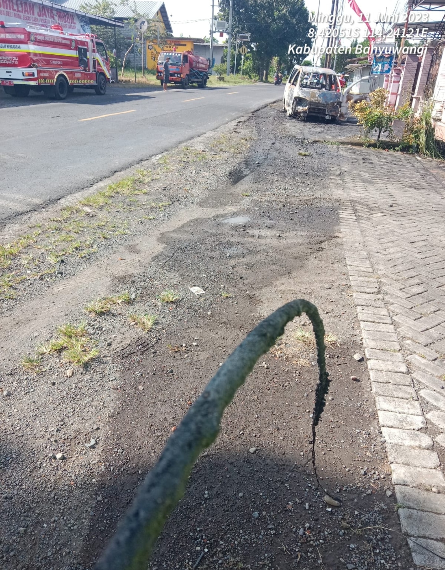 Mobil Terbakar di Sraten, Banyuwangi: Kabel Internet Terbakar, Warga Sraten Tanpa Koneksi Internet Mobil Terbakar di Sraten, Banyuwangi: Kabel Internet Terbakar, Warga Sraten Tanpa Koneksi Internet
