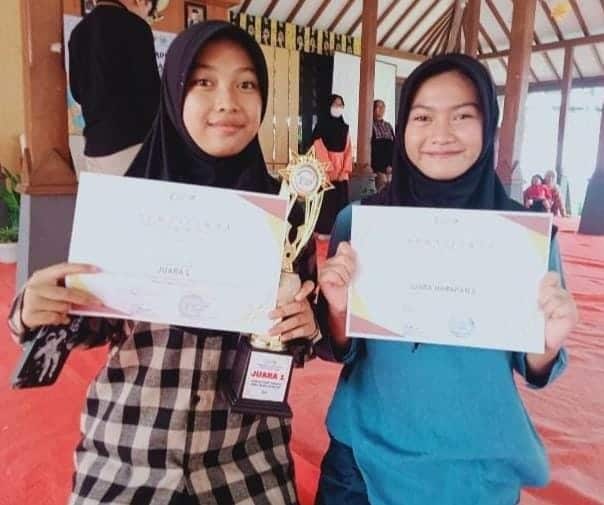Siswi SMPN 2 Rogojampi, Rindi Ananditha Hadizah Raih Juara 1 di Olimpiade Bahasa Inggris: Prestasi Membanggakan!