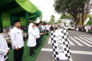 Perjalanan Ibadah Haji Banyuwangi: 921 Jamaah Diberangkatkan oleh Bupati Ipuk Fiestiandani Untuk Mencapai Tanah Suci di Banyuwangi