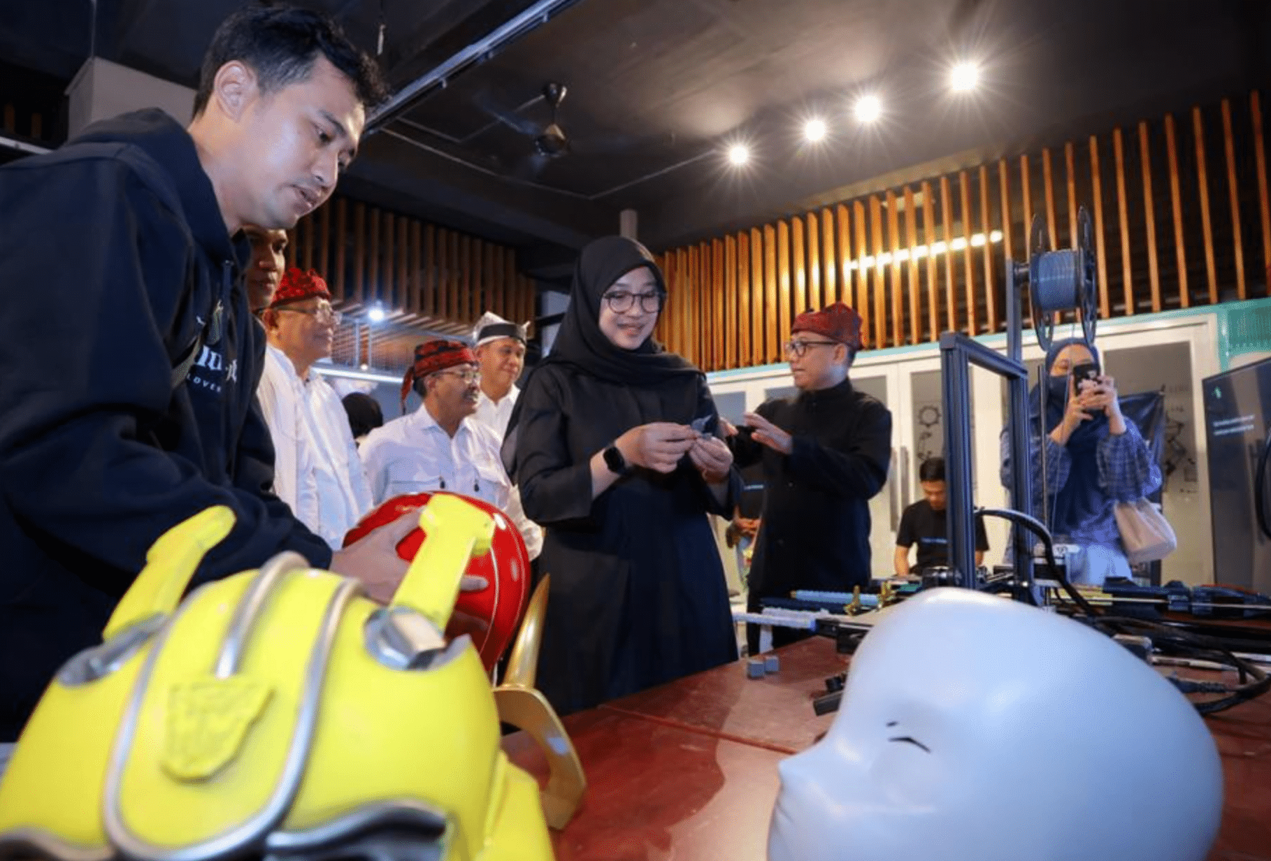 Creative Hub Banyuwangi: Wadah Inovasi dan Teknologi AI bagi Generasi Muda Creative Hub Banyuwangi: Wadah Inovasi dan Teknologi AI bagi Generasi Muda