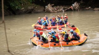 Serunya Rafting Bersama FAJI dan SMK Models: Menguak Keseruan Arung Jeram di Red Sungai Kalibaru di Banyuwangi