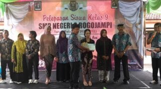 Acara pelepasan siswa SMPN 2 Rogojampi