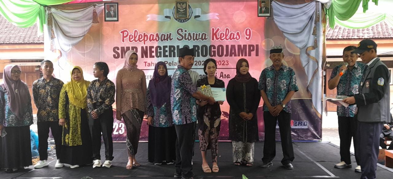 Acara pelepasan siswa SMPN 2 Rogojampi