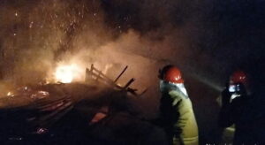 kebakaran gudang toko indah karya 1 banyuwangi