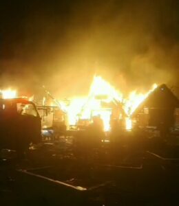Kebakaran Menghanguskan Tempat Nongkrong Muda-mudi di Pantai Ancol Plengsengan, Banyuwangi di Banyuwangi