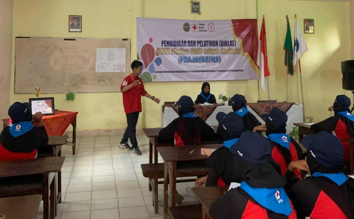 Rintis PMR, SMP Islam Ambulu Adakan Diklat Selama Dua Hari diklat pmr smp islam ambulu jember