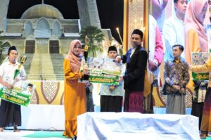 Asah dan Kembangkan Seni Musik Banjari di Kalangan Santri, Pak Moeldoko dan FORSAS Gelar Festival Al-Banjari di Banyuwangi