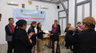 SNKI LSP Melakukan Penyerahan Sertifikat Kompetensi BNSP kepada 20 Asesor Ekonomi Kreatif Perkerisan