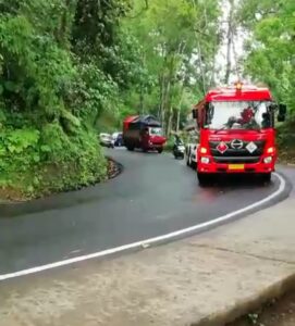 Situasi Jalur Gunung Gumitir Aman dan Lancar, Relawan Gumitir Bantu Atur Lalu Lintas di Banyuwangi