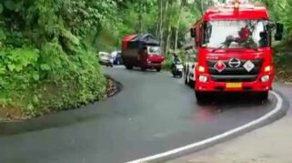 Situasi Jalur Gunung Gumitir Aman dan Lancar, Relawan Gumitir Bantu Atur Lalu Lintas di Banyuwangi