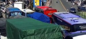 Kemacetan panjang di Pelabuhan Ketapang