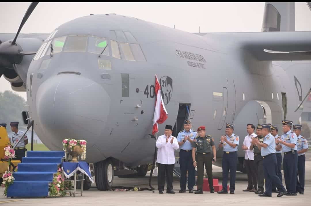 Menhan Prabowo Subianto Serahkan 2 Pesawat Hercules Menhan Prabowo Subianto Serahkan 2 Pesawat Hercules