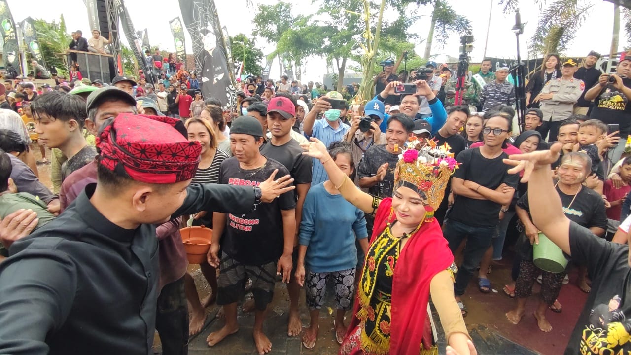 Tradisi Adat Keboan di Desa Aliyan Banyuwangi, Pak Kades Ikutan Joget Ritual adat keboan aliyan