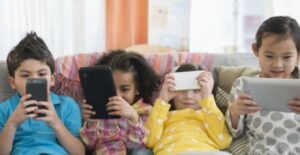 Dampak anak bermain gadget